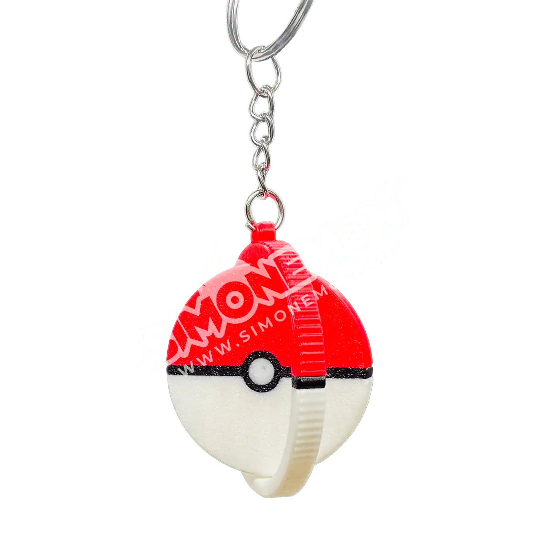 Portachiavi a forma di Pokéball con logo Simonemon in rosso e bianco.