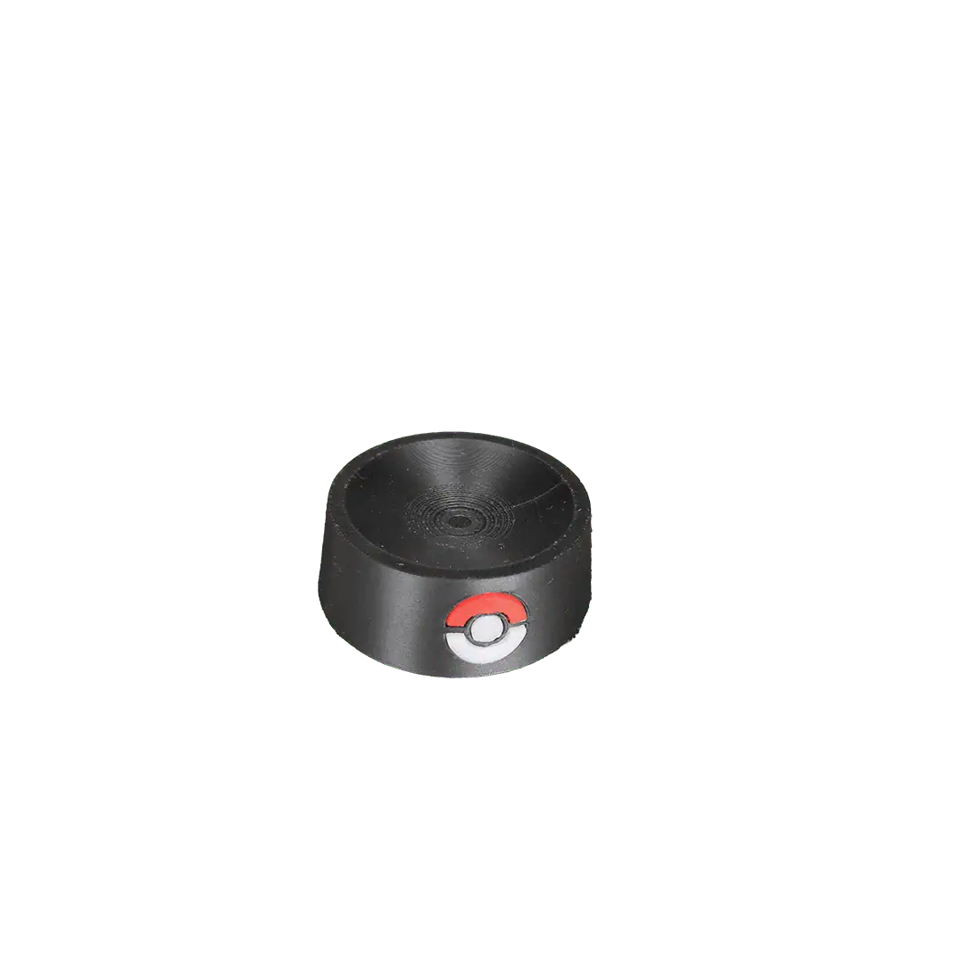 Smart speaker a forma di Poké Ball, design innovativo e funzionale.