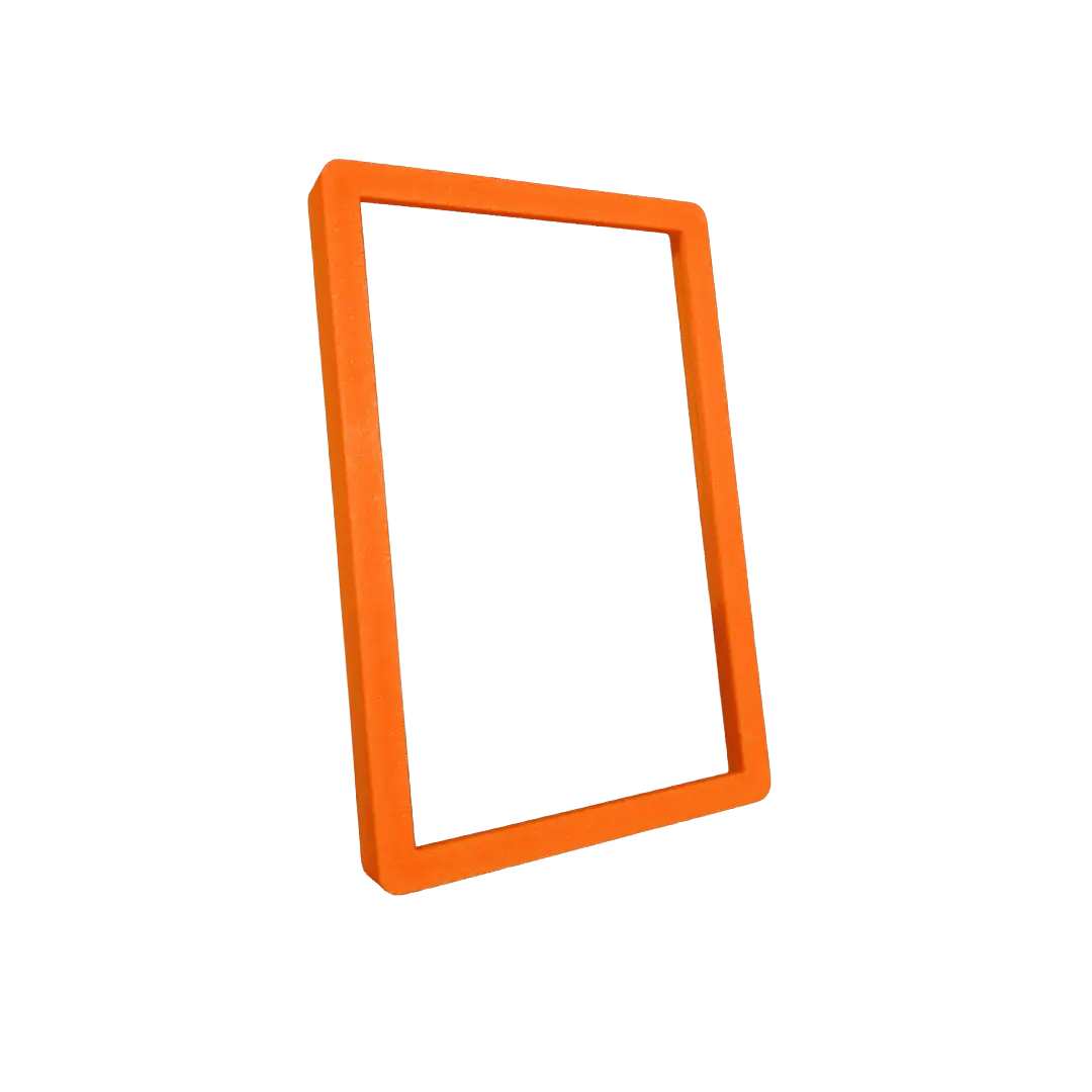 Cornice in plastica arancione per decorazioni o progetti artistici.