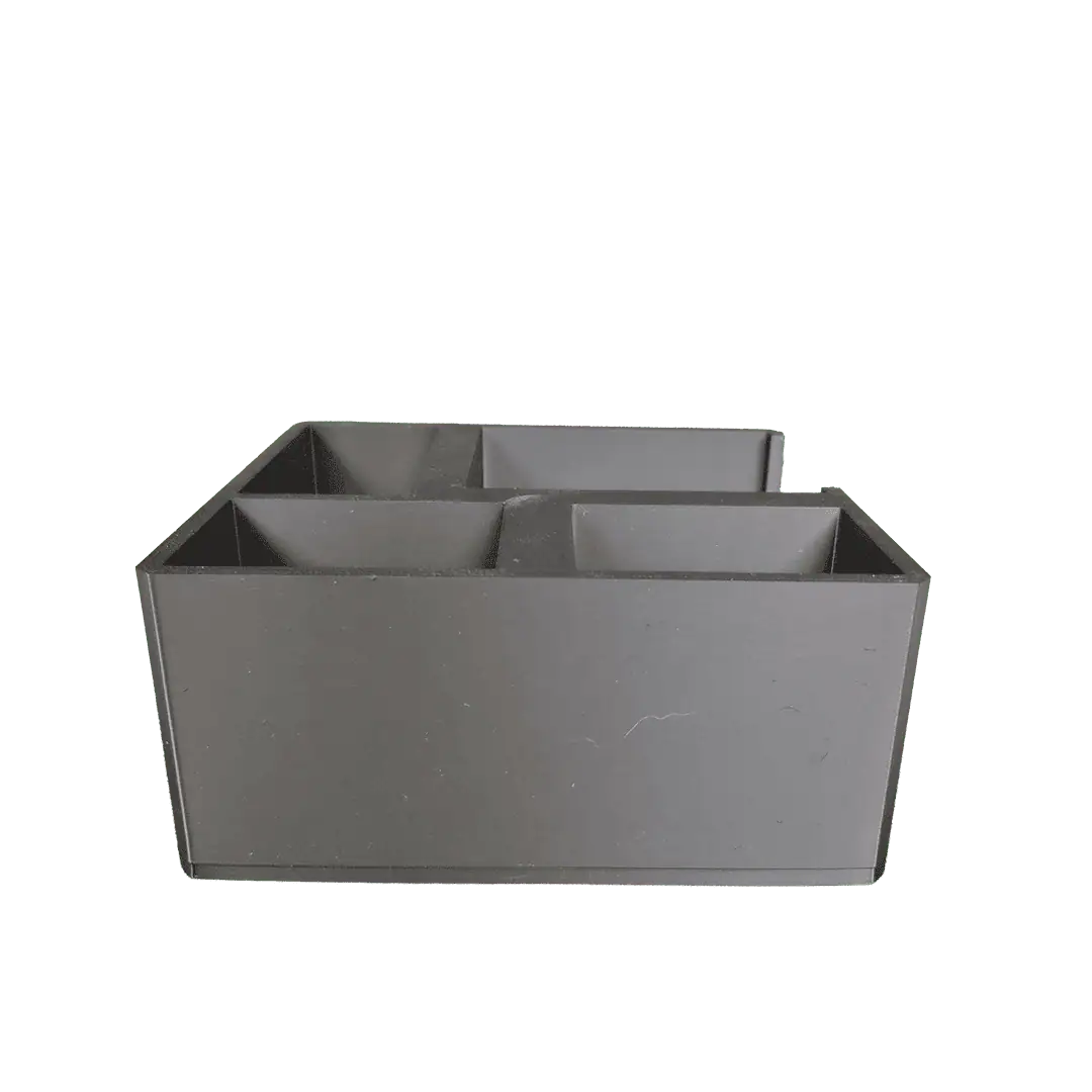 Contenitore in plastica grigia con scomparti per organizzare oggetti.