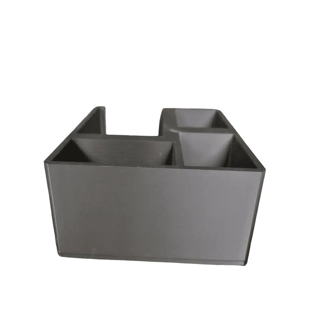 Organizer da scrivania in plastica grigia con scomparti multipli.