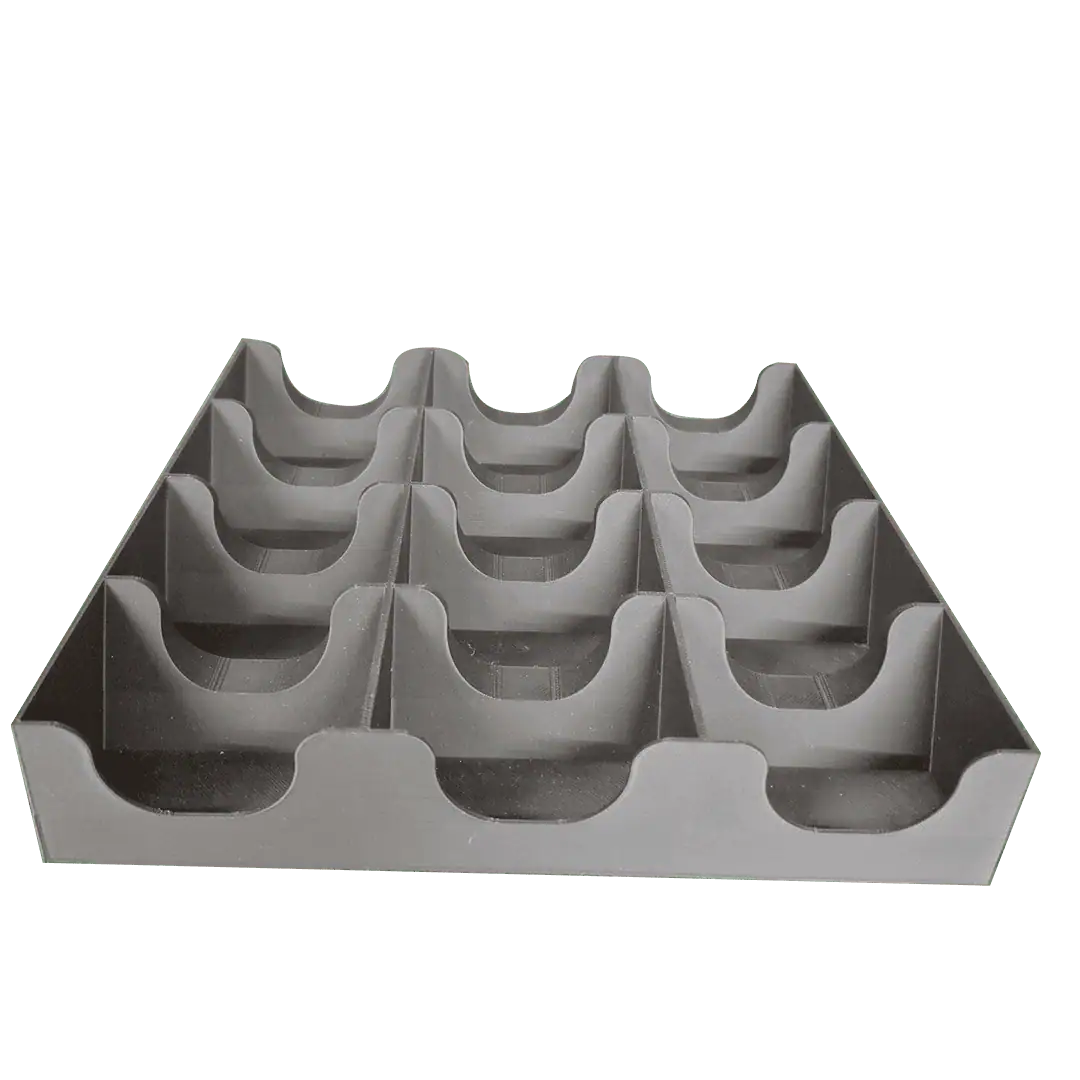 Vassoio in plastica con scomparti per organizzare oggetti.