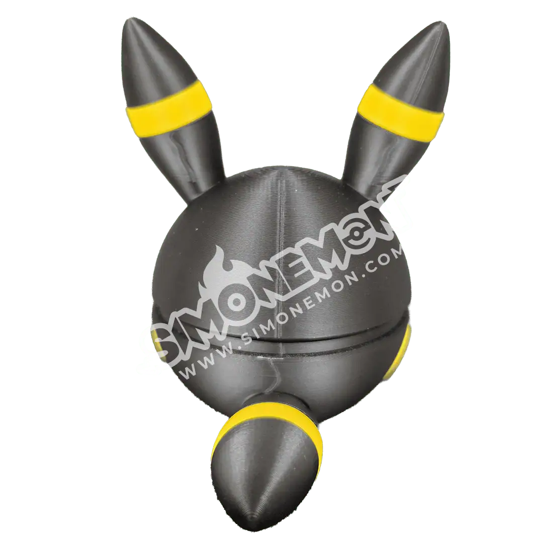 Pikachu in stile fumetto con dettagli neri e gialli, logo Simonemon.